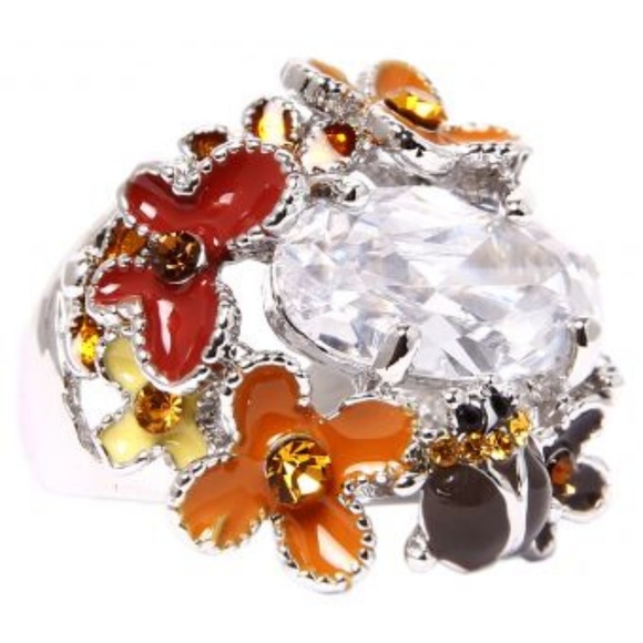 CRYSTAL FLOWER CHIC RING - Picture 2 of 5